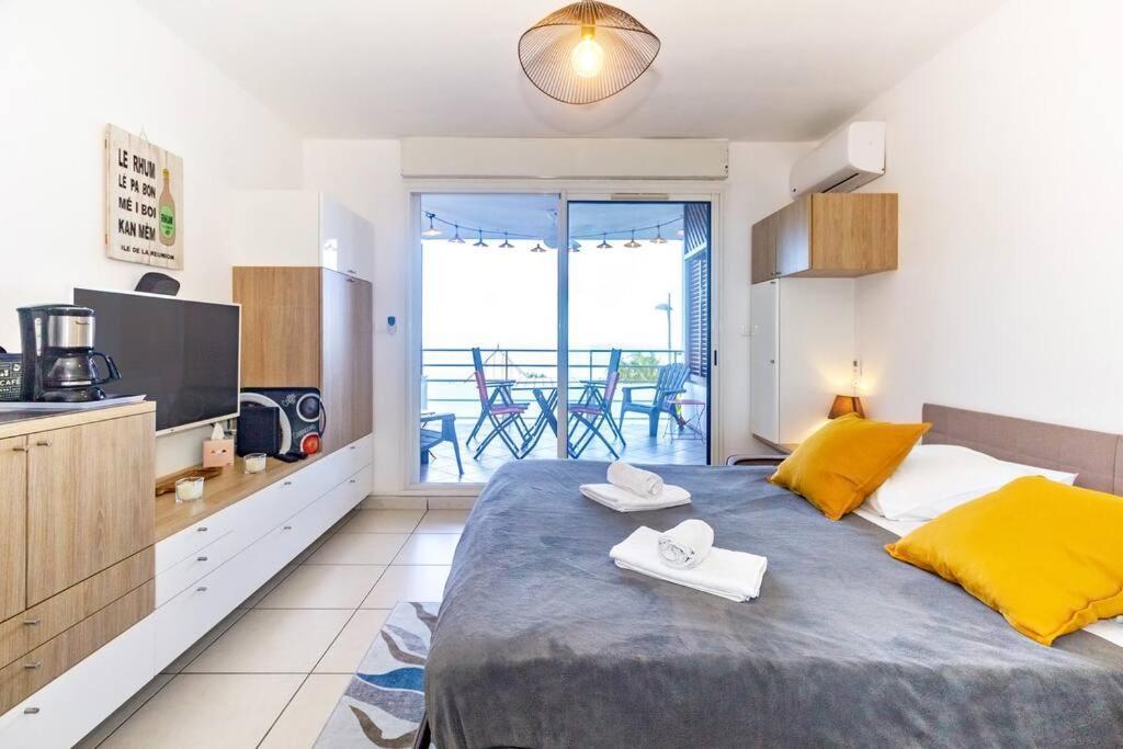 Oceanides - Studio Renove Avec Magnifique Vue Mer - Saint-Gilles-Les-Bains Kültér fotó
