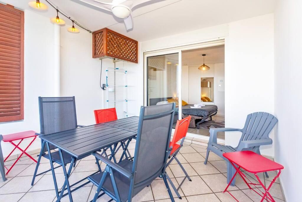 Oceanides - Studio Renove Avec Magnifique Vue Mer - Saint-Gilles-Les-Bains Kültér fotó